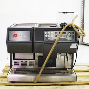 Кофемашина Nuova Simonelli Италия