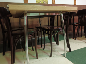 Стол обеденный